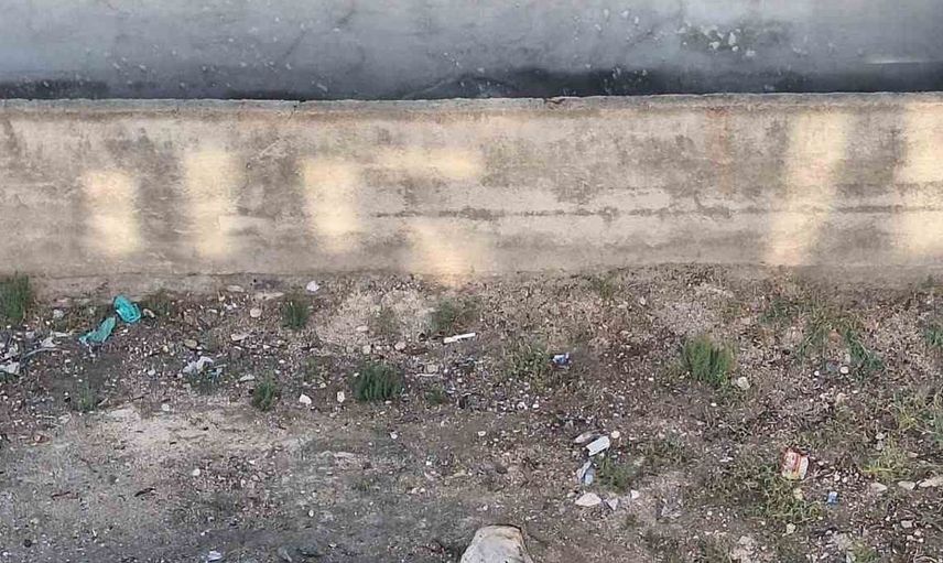 Birecik'te park halindeki otomobile ateş açıldı, ardından kundaklandı