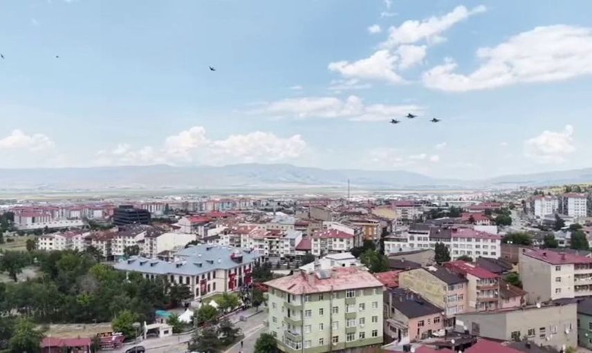 MSB, Erzurum Kongresi için F-16 selamlama uçuşunu paylaştı