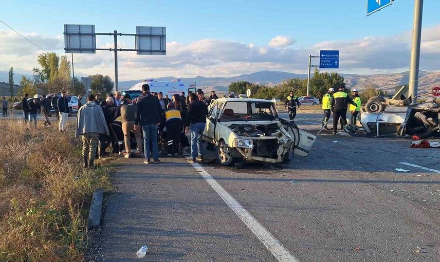 Çorum'da kavşakta feci kaza: 7 kişi yaralandı