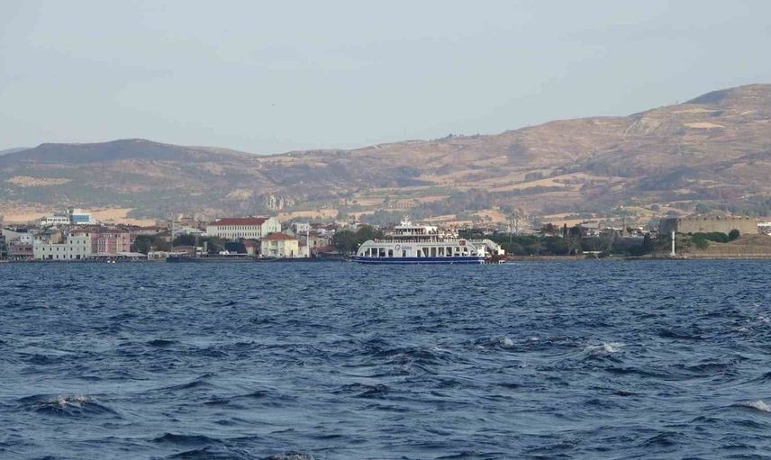 Gökçeada feribot seferleri olumsuz hava nedeniyle iptal edildi