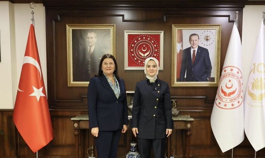 Bakan Göktaş, Foça Belediye Başkanı Fıçı ile hizmet projelerini değerlendirdi