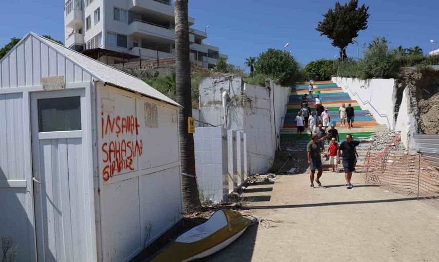 Karataş'ta deniz kenarındaki inşaata 21 yıl sonra ruhsat verildi