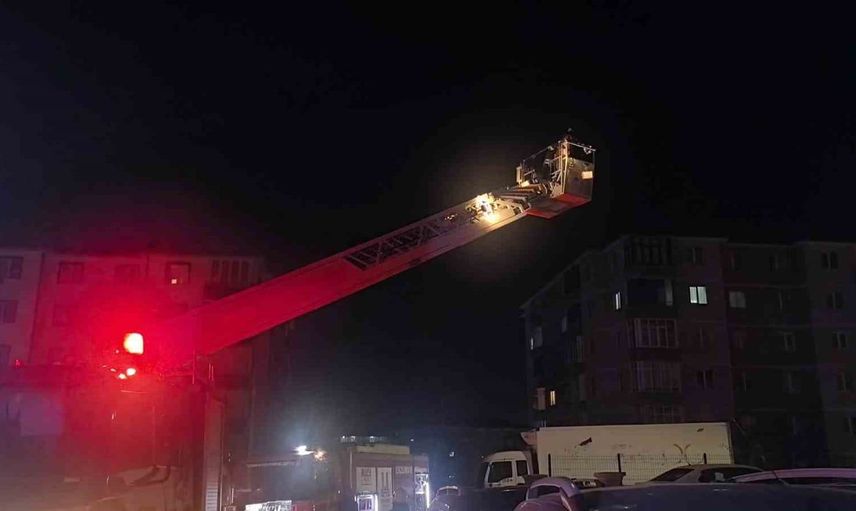 Erzurum'da apartmanda çıkan yangın, paniğe sebep oldu