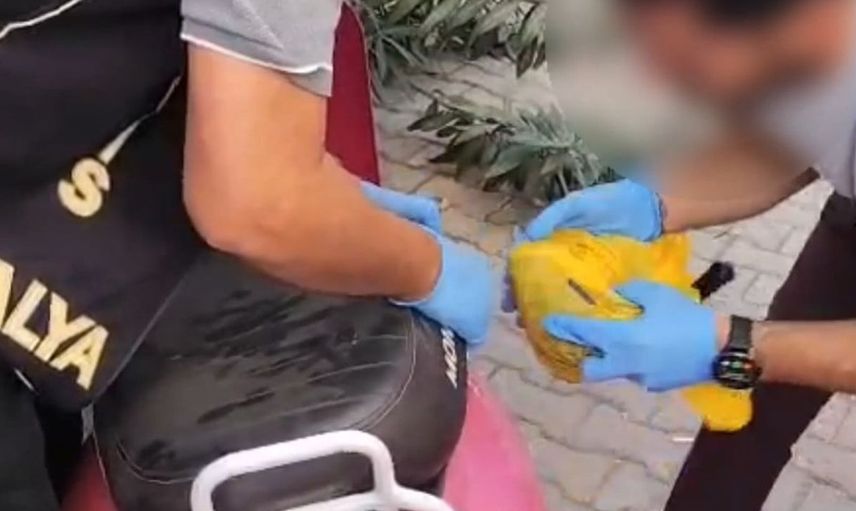Çelik kasaları çaldılar, altınları motosiklet koltuğuna sakladılar