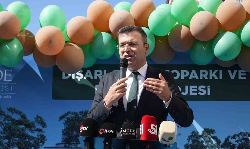 Niğde'de Dışarı Camii çevresinde yeni otopark ve peyzaj alanı inşaatı başladı