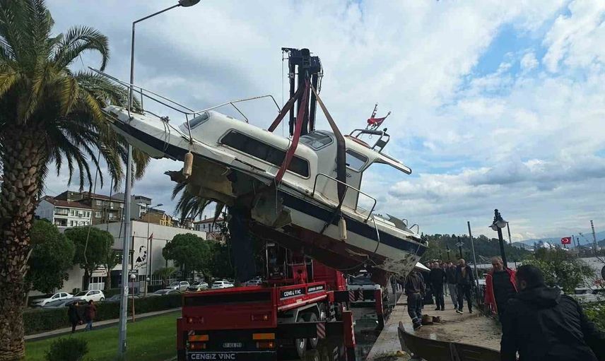 Fırtınanın ardından batan tekne kurtarıldı: Kuzey Yıldızı tekrar yüzdü