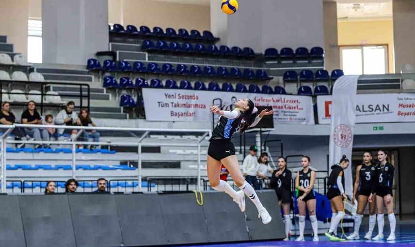 Turgutlu voleybol takımı sezona güçlü bir başlangıç yaptı