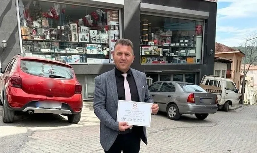 Bayırköy Belediyesi'nde bir meclis üyesi partisiyle sadık kaldı