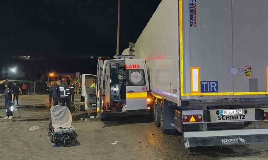 Samsun'da ambulans ile tır çarpıştı: 6 yaralı