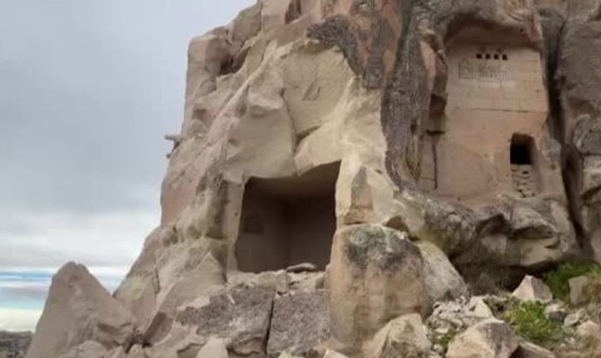 Nevşehir'de iklim etkileri peribacasını yıktı