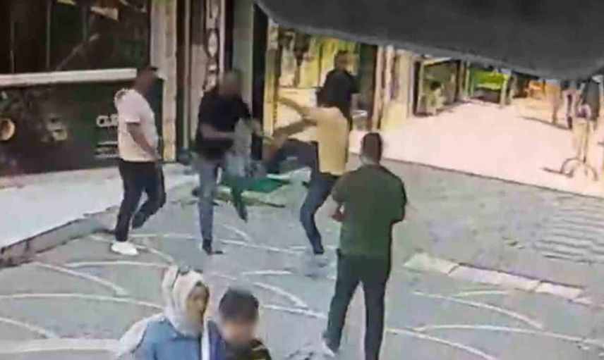 Geyve'de mimar ve belediye görevlileri arasındaki kavga güvenlik kameralarına yansıdı