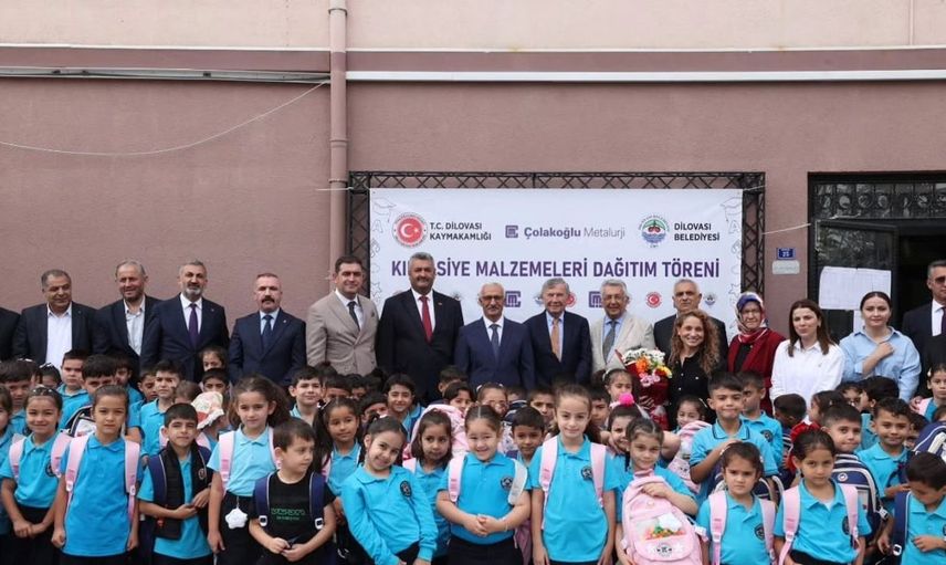 Dilovası'nda yeni eğitim yılı için minik öğrencilere kırtasiye desteği