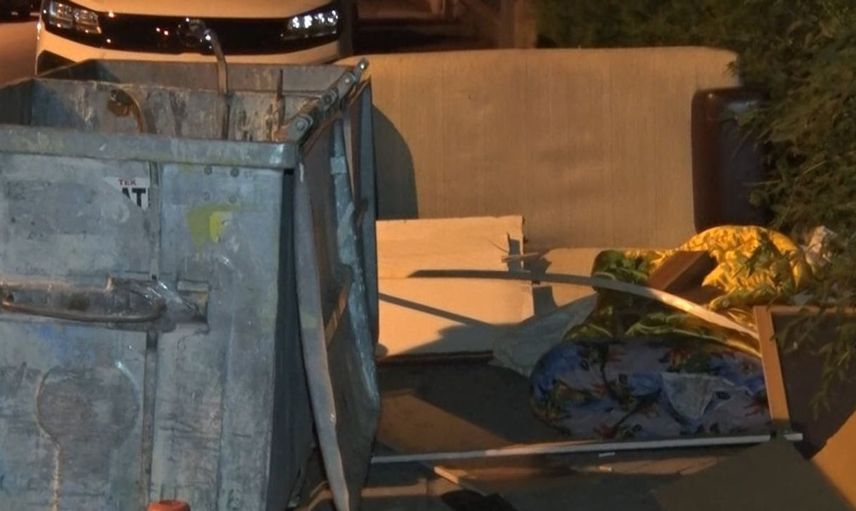 Çankaya'da vatandaşlar, çöp konteynerlerinin yanındaki atıkların toplanmamasına isyan etti