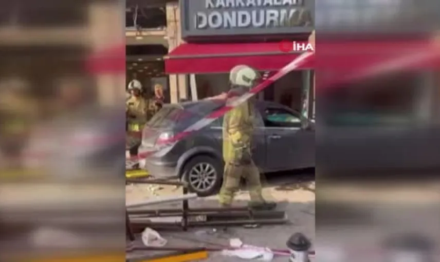 Beykoz'da otomobil kontrolden çıkarak yayalara ve dükkana çarptı