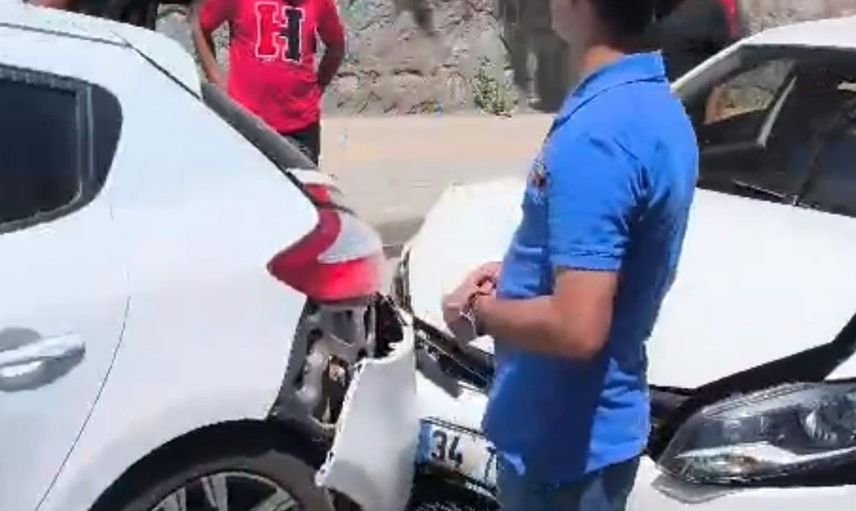 Bitlis’te maddi hasarlı trafik kazası