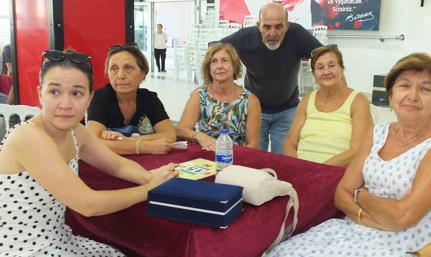 Briç tutkunları Burhaniye'de İrfan Güven'i andı
