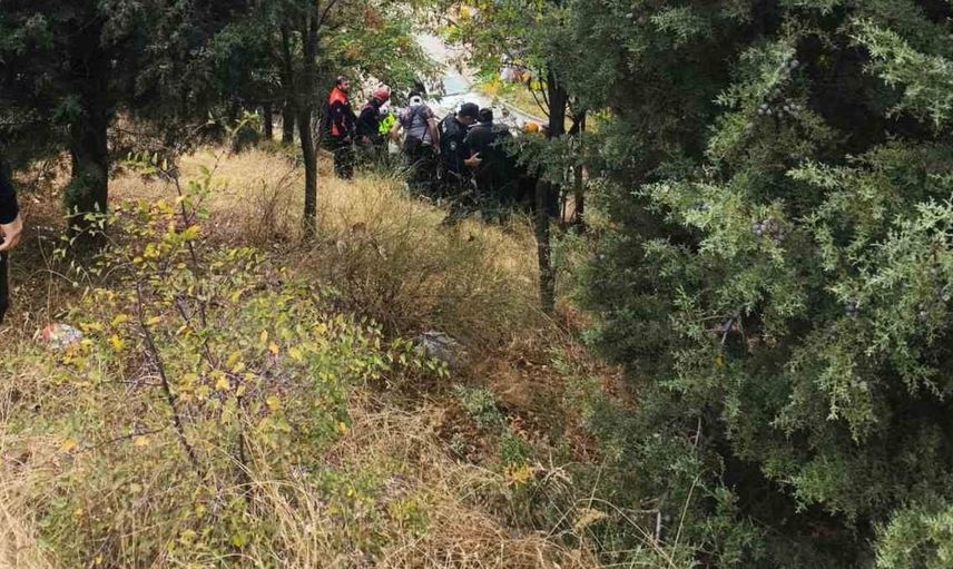 Bilecik'te kontrolünü kaybeden otomobil şarampole devrildi: 4 yaralı