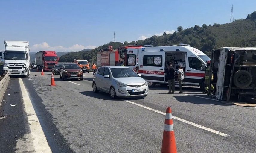 Düzce'de zincirleme kaza: 1 yaralı, trafik yoğunluğu arttı