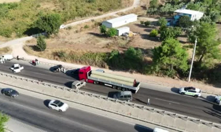 Bursa'da trafik kazası: zincirleme kaza nedeniyle yolda uzun araç kuyruğu oluştu