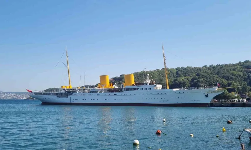 TCG Savarona gemisi boğazdan geçiş yaptı: Tarihi miras demirledi