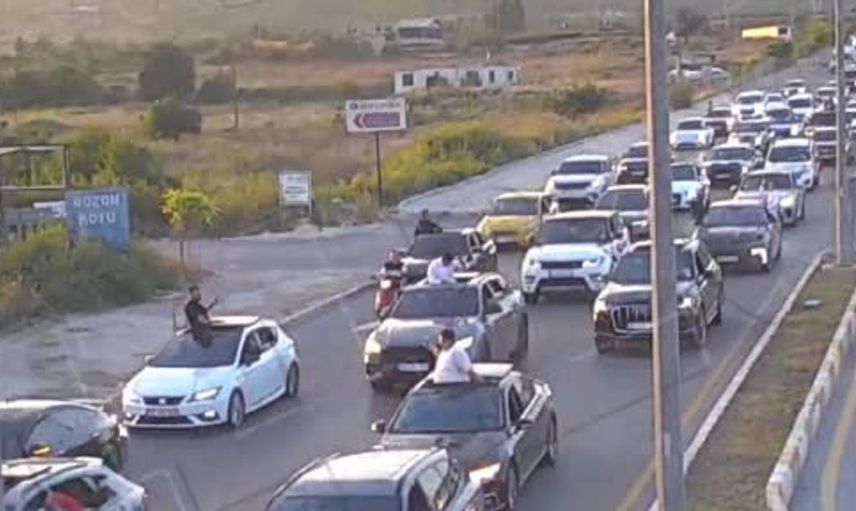 Mersin'de düğün konvoyunda yolu kapatan 7 sürücüye 695 bin 862 lira ceza