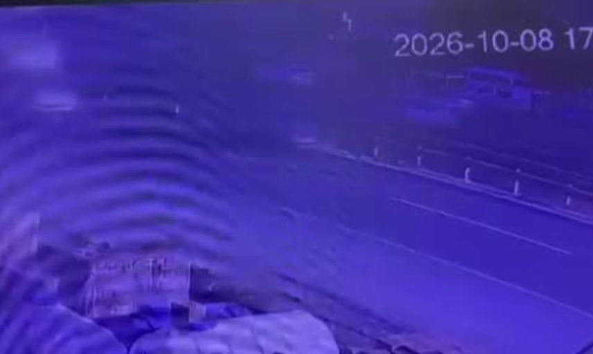 E-5 karayolundaki zincirleme kaza anları güvenlik kamerasında