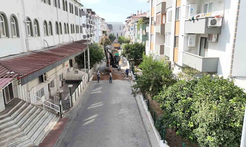 Nazilli'de yol yenileme çalışmaları hızla devam ediyor