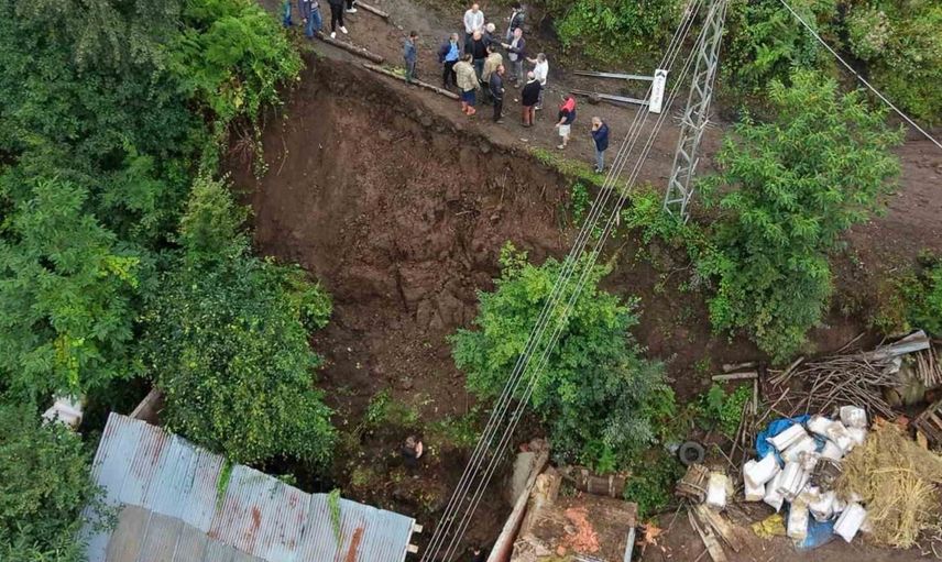 Ordu'da heyelan sonucu ahırdaki büyükbaş hayvanlar tehlikeye girdi