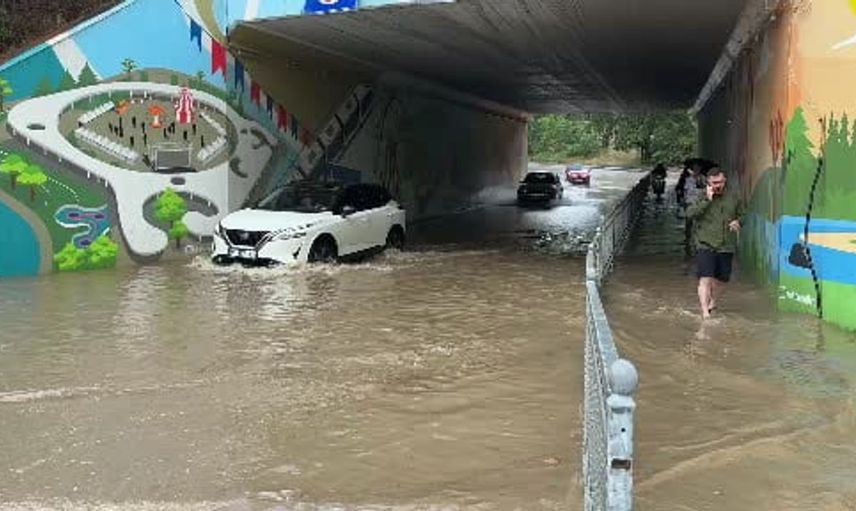 Kocaeli'de sağanak alt geçidi suyla doldurdu