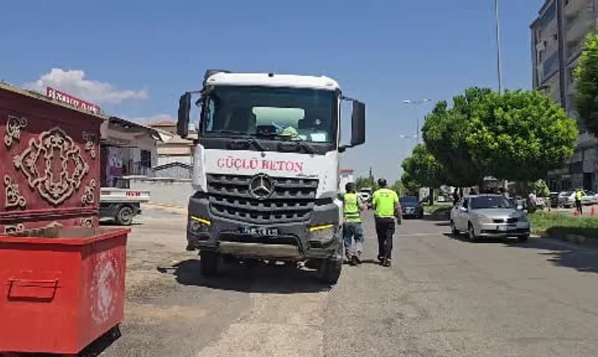 Gaziantep'te otomobil ve beton mikseri çarpıştı: 4 aile bireyi yaralı