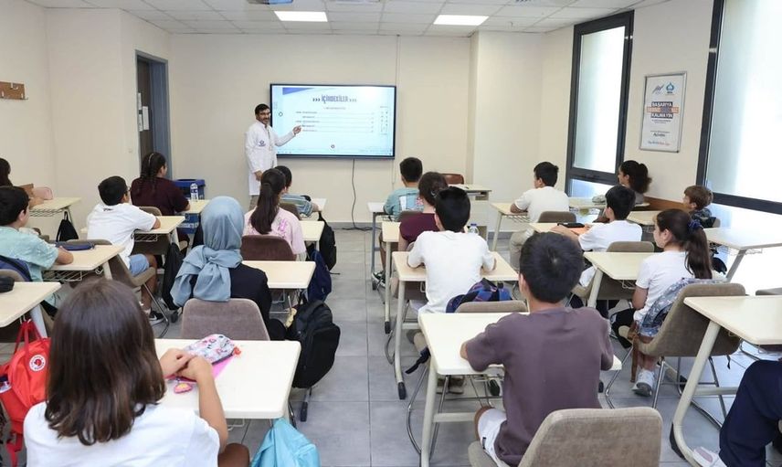 Sultangazi Belediyesi'nden başarılı bir liselere giriş sınavı performansı