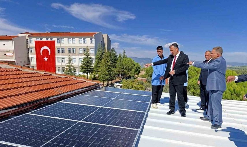 Gördes meslek lisesi güneş enerjisi ile kendi enerjisini üretmeye başladı