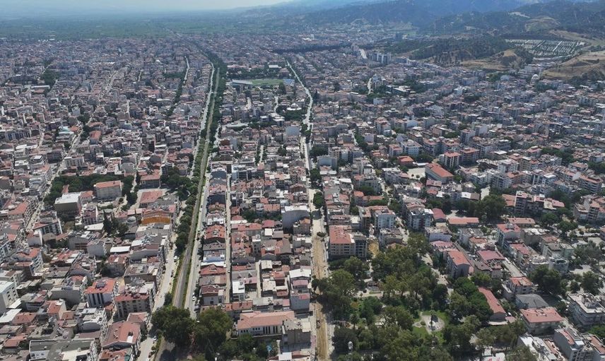 Salihli'de ulaşım konforu artıyor: 4 cadde sıcak asfaltla yenileniyor