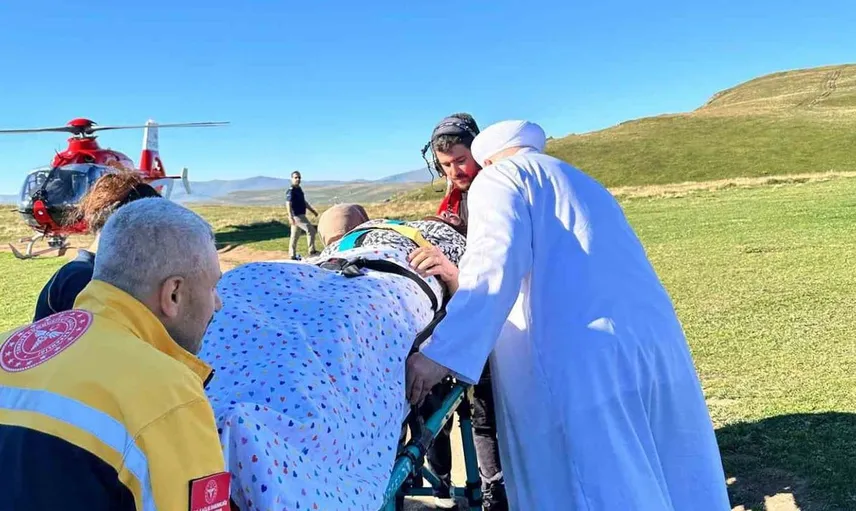 Eğrisu Yaylası'nda düşen yaşlı kadına hızlı müdahale: Helikopter ambulansla hastaneye kaldırıldı