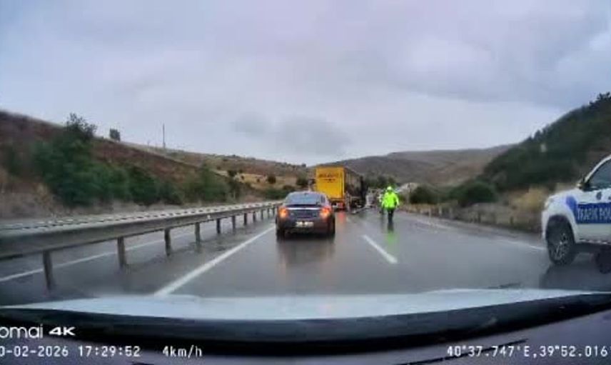 Aşkale'de yolları etkileyen zincirleme trafik kazası yaşandı