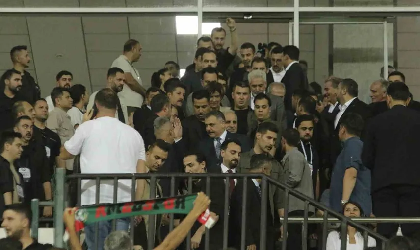 Bakanlar ve TFF Başkanı, Diyarbakır'da maç heyecanını paylaştı