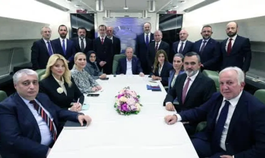 Cumhurbaşkanı Erdoğan Kırgızistan dönüşü uçakta gazetecilerle önemli mesajlar paylaştı