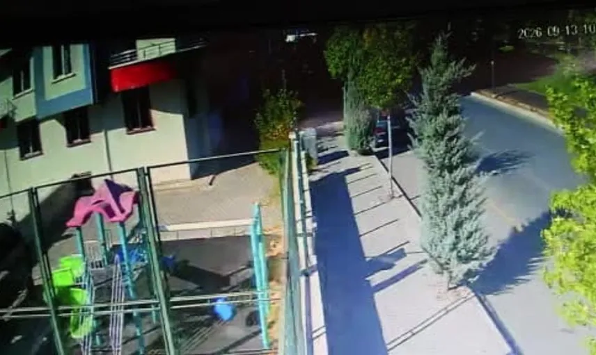 Nevşehir'de kontrolden çıkan otomobil apartmanın bahçesine düştü: Sürücü yaralı