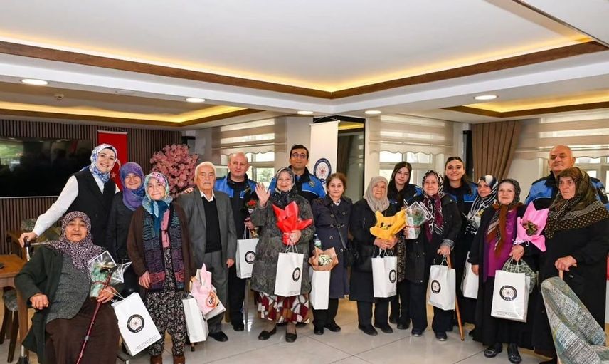 Bolu'da polis eşlerinin anlamlı buluşması: Yaşlılar Günü'nde unutulmadılar