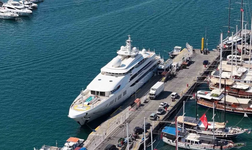 Fethiye'de lüks mega yat akaryakıt aldı: 125 milyon dolarlık yatırımın sahibi kim?