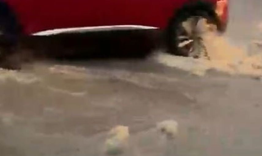 Sarıyer'de sağanak yağış sonrası oluşan şelale görüntüleri dikkat çekti