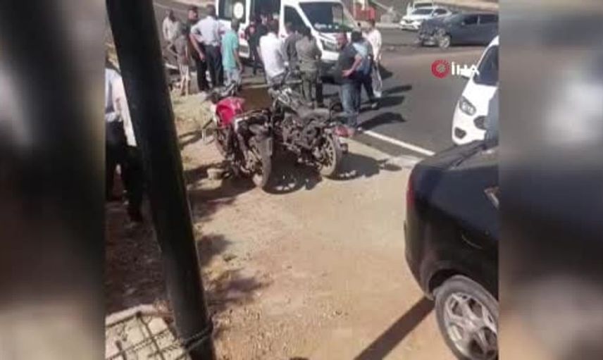 Batman'daki trafik kazasında araç çukura düştü ama sürücüler yara almadı