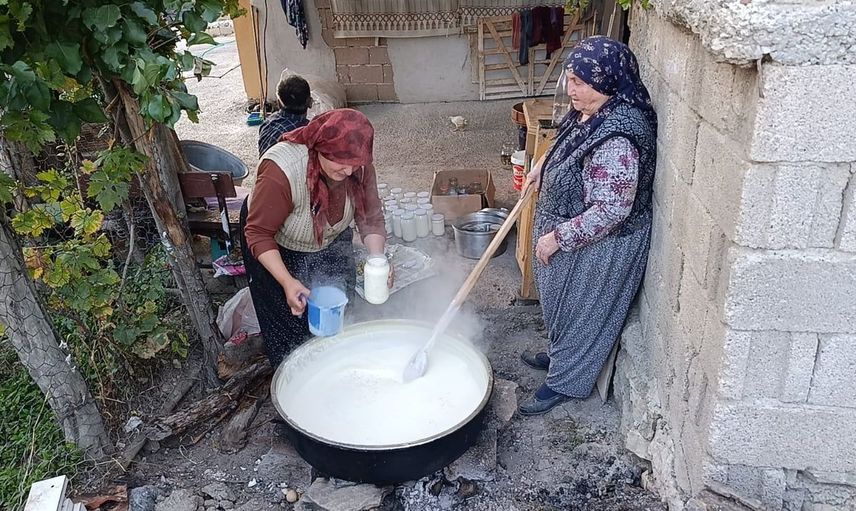 Kış hazırlıklarında devrim: Pratik şişe tarhana ile hem zaman kazanılıyor hem de lezzet elde ediliyor