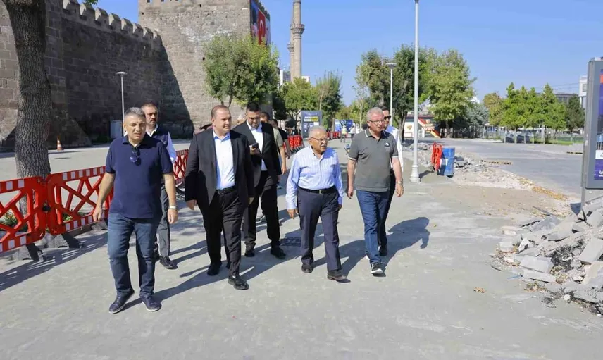 Büyükkılıç'tan meydan yatırımlarına özel ilgi: Erişim projeleri şekilleniyor