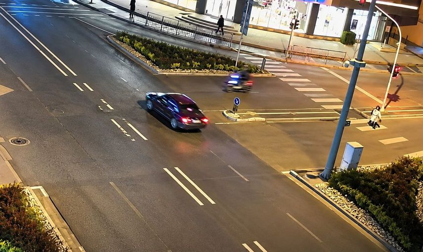 Düzce'de motosiklet kazası sonrası içeri fırladı: Güvenlik görüntüleri ortaya çıktı