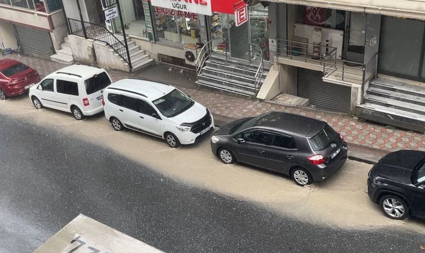 İstanbul’da sağanak yağış yaşamı olumsuz etkiledi