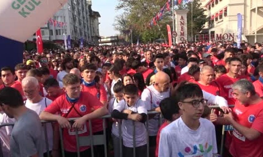 Bursalılar Cumhuriyet coşkusuyla koştu