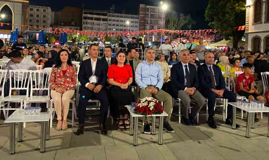 Jandarma bandosu zafer haftası etkinliklerinde unutulmaz bir performans sergiledi