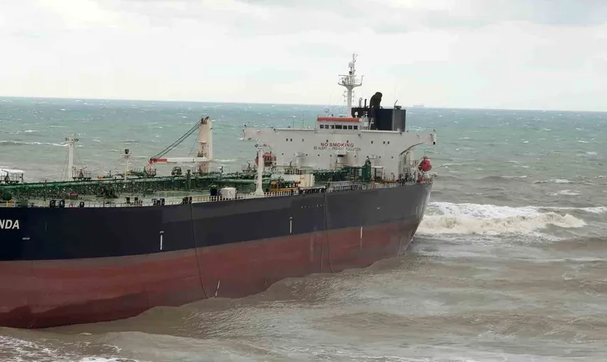İstanbul'da BANDA isimli tanker kıyıya vurdu, Nene Hatun ve ekipler inceleme yapıyor