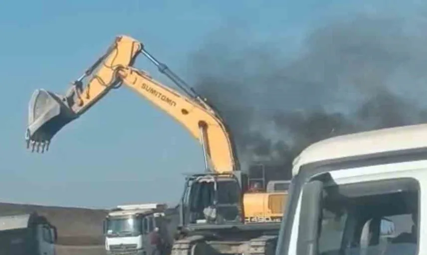 Siirt'te demir yolu inşaatında iş makinesinde yangın